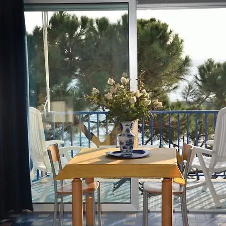 哥斯达特姆普拉达公寓
