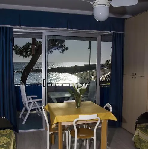 Ξενοδοχείο με διαμερίσματα Costa Templada